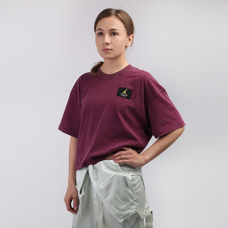 женская бордовая футболка Jordan Essentials Short-Sleeve Boxy CZ4139-610 - цена, описание, фото 2
